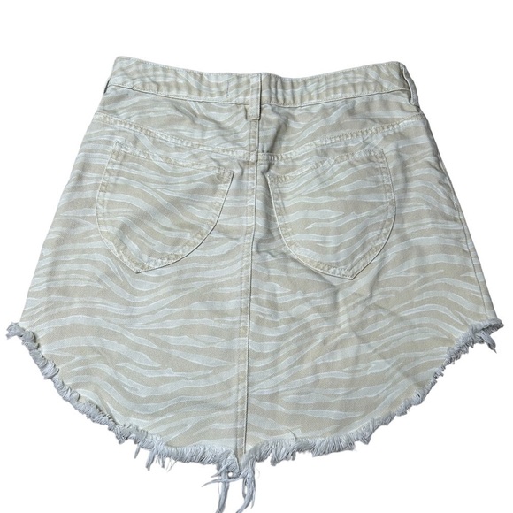 Free People We The Free Women’s Bailey Zebra Printed Cotton Mini Denim Skirt 26 - Picture 8 of 16